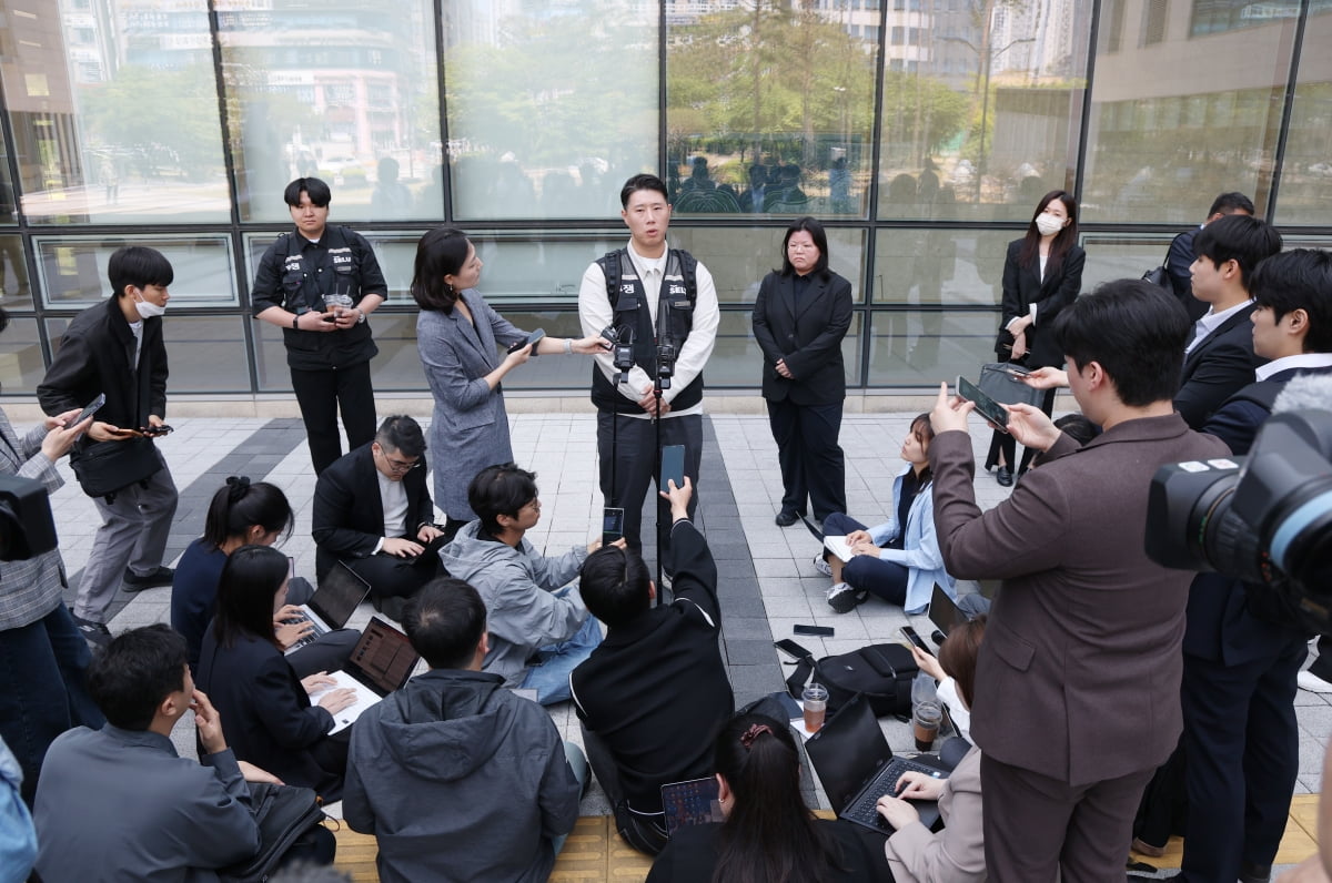 [한국경제] 법무법인 마중 / 삼성 노조 "추가 대화 없다" 강경…반도체 공급망 '초비상'